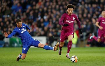 Entrada de Joe Bennett a Leroy San&eacute;.