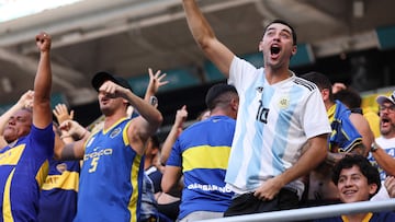 MIAMI GARDENS, FLORIDA - JUNE 16: A fan wearing an Argentina shirt is seen cheering during the FIFA Club World Cup 2025 group C match between CA Boca Juniors and SL Benfica at Hard Rock Stadium on June 16, 2025 in Miami Gardens, Florida. Megan Briggs/Getty Images/AFP (Photo by Megan Briggs / GETTY IMAGES NORTH AMERICA / Getty Images via AFP)