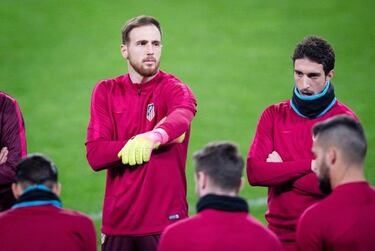 Simeone faces late call on Oblak ahead of tough Leverkusen test