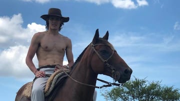 Comparan a Cavani con Pasión de gavilanes tras su última fotografía