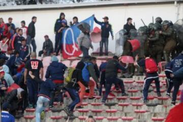 El 16 de julio de este año, el duelo entre Universidad de Chile y Rangers tuvo que ser suspendido por graves incidentes en las tribunas. 