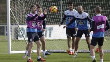 Luisinho y Manuel Pablo, durante un entrenamiento con el Deportivo de la Coruña.