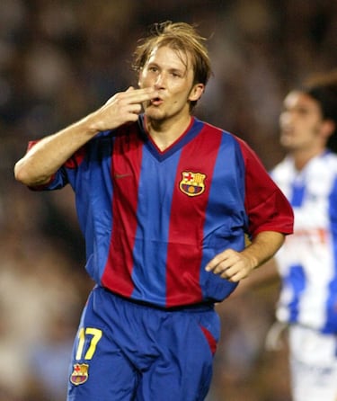 En el Barcelona, llegó cedido en la temporada 2002–03 tras un paso por la Lazio. Aunque su rendimiento fue discreto, aportó experiencia en un equipo en reconstrucción. Jugó 33 partidos oficiales, sin lograr continuidad, antes de marcharse a la Premier League.
