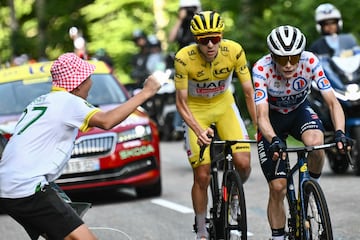 Vingegaard, en un mano a mano con Pogacar en la 15ª etapa del Tour.