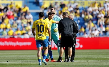 Momento en el que Curbelo, con problemas musculares, tuvo que abandonar el partido.