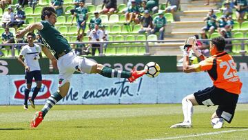 Futbol, Santiago Wanderers vs Barnechea
Segunda fecha, campeonato Primera B 2018
El jugador de Santiago Wanderers, Mauricio Gomez, disputa el balon contra Jorge Manduca de Barnechea durante el partido de primera B en el estadio Elias Figueroa en Valpara