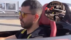 Ag&uuml;ero conduciendo un Ferrari.