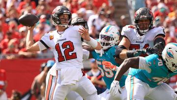 TAMPA, FLORIDA - OCTOBER 10: Tom Brady #12 of the Tampa Bay Buccaneers throws a pass during the third quarter against the Miami Dolphins at Raymond James Stadium on October 10, 2021 in Tampa, Florida.   Mike Ehrmann/Getty Images/AFP
 == FOR NEWSPAPERS, IN
