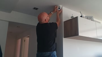 Cámara de vigilancia dentro de casa