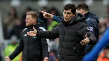 Soccer Football - FA Cup - Third Round - Newcastle United v AFC Bournemouth - St James' Park, Newcastle, Britain - January 10, 2026 AFC Bournemouth manager Andoni Iraola reacts REUTERS/Scott Heppell