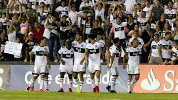 ASU03. ASUNCI&Oacute;N (PARAGUAY), 26/01/2017.- Los jugadores del Olimpia celebran la anotaci&oacute;n de un gol hoy, viernes 26 de enero de 2018, durante un partido de la primera fase de la Copa Libertadores entre el Olimpia de Paraguay y el Wanderers de