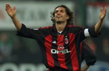 Es una leyenda viva del AC Milan y del f¨²tbol italiano. Es el jugador que m¨¢s partidos ha disputado en la Serie A. En su haber tiene 7 Ligas italianas, 5 Copas de Europa, 1 Copa de Italia, 5 Supercopas de Italia, 5 Supercopas de Europa, 2 Copas Intercontinentales y un Mundial de Clubes. Fue internacional con Italia en 126 ocasiones.