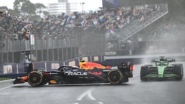 Melbourne (Australia), 16/03/2025.- Liam Lawson (L) of Red Bull Racing crashes during the Australian Formula One Grand Prix at Albert Park in Melbourne, Victoria, Australia, 16 March 2025. (Fórmula Uno) EFE/EPA/Joel Carrett AUSTRALIA AND NEW ZEALAND OUT