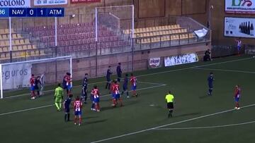 Locura total en el 97' en el partido del Atleti B: marca el portero y el gol es de traca