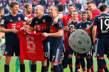 Los jugadores celebran la sexta Bundesliga consecutiva. 