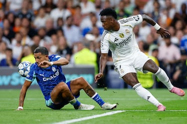 Jugada de Facundo Medina y Vinicius que supuso el penalti  por mano. 