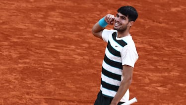 Alcaraz se dirige al público tras un punto magistral.