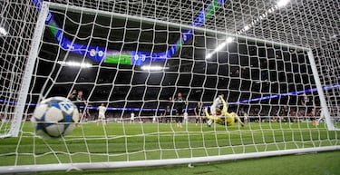 1-0. Gran jugada de Vinicius dentro del área que finaliza con un zurdazo que se estrella en la base del poste. Jude Bellingham, atento al rechace, empuja el balón al fondo de la portería de Michele Gregorio.