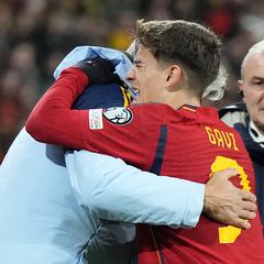 Gavi tiene roto el ligamento cruzado, según el primer examen médico