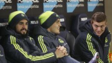 Toni Kroos, en el banquillo de El Madrigal.