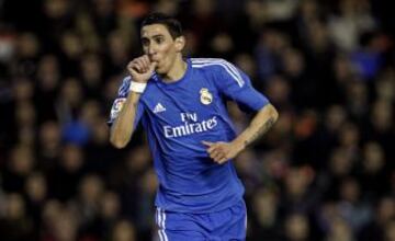 Gol 0-1 del jugador argentino del Real Madrid Di María celebra tras marcar ante el Valencia, durante el partido de Liga en Primer División disputado esta noche en el estadio de Mestalla.