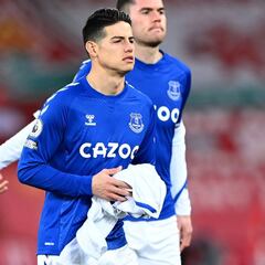 Ancelotti libera a James y Everton se ilusiona con Europa