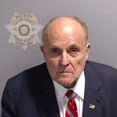 Revelan la foto policial de Rudy Giuliani, exalcalde de Nueva York y aliado de Trump