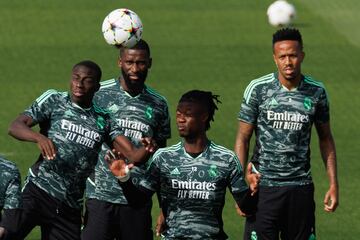 Mendy, Rüdiger, Camavinga y Militao, durante el último entrenamiento del Real Madrid.