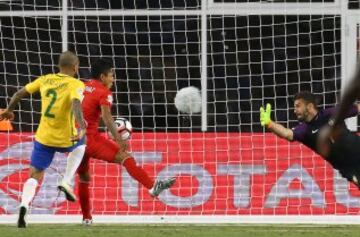 El úlimo de la lista. Ruidíaz eliminó a Brasil de la Copa América Centenario con este gol con la mano.