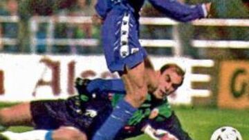 <b>EN LA ROMAREDA. </b>Raúl, ante Cedrún, en su estreno con el Madrid.