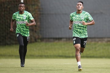 Atlético Nacional presentó al volante Jarlan Barrera en su sede deportiva de Guarne. El jugador es el tercer refuerzo del club y se une a los trabajos con Juan Carlos Osorio nuevo estratega del equipo 'verdolaga'. 