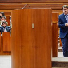 Denuncian a Mañueco por una presunta peineta a una procuradora del PSOE