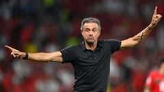 AL RAYYAN, QATAR - DECEMBER 06: Luis Enrique, Head Coach of Spain, reacts during the FIFA World Cup Qatar 2022 Round of 16 match between Morocco and Spain at Education City Stadium on December 06, 2022 in Al Rayyan, Qatar. (Photo by Shaun Botterill - FIFA/FIFA via Getty Images)