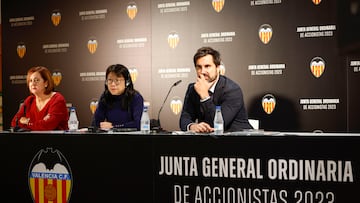Inma Ibáñez, Layhoon Chan y Javier Solís, en la Junta del pasado año.