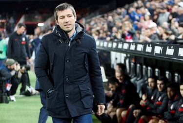 El entrenador español llegó tras la destitución de Marcelino en semptiembre de 2019. Hasta la llegada de la pandemia del Covid-19 el Valencia estaba en octavos de final de la Champions y rozando los puestos Champions en LaLiga. Pero en la reanudación de la temporada el equipo dio un bajón que le llevó a acabar octavo en la tabla. En junio de 2020 fue destituido después de 41 partidos al frente del grupo. 
