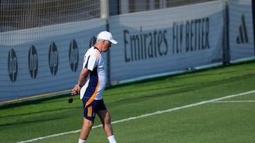 MADRID, SPAIN - AUGUST 17: Carlo Ancelotti, head coach of Real Madrid, during a Real Madrid training session ahead the first match of LaLiga EA Sports against RCD Mallorca at Ciudad Deportiva Real Madrid on August 17, 2024 in Madrid, Spain. (Photo By Oscar J. Barroso/Europa Press via Getty Images)