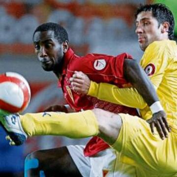 El eritreo Henok Goitom, en su etapa en la liga española, jugando un partido para el Real Murcia.
