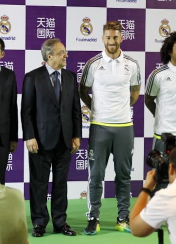 Acto de presentación de la tienda online. Florentino Pérez y Sergio Ramos.
