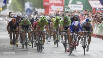 Nacer Bouhanni, del FDJ.fr. se adjudicó la octava etapa de La Vuelta Ciclista a España 2014, en su 69 edición,seguido del australiano Michael Matthews .La etapa que ha partido de Baeza (Jaén) ha terminado en Albacete, con una distancia de 207 kilómetros. 