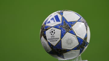 LEVERKUSEN (Germany), 21/10/2025.- Champions league ball is seen prior to the UEFA Champions League league phase match between Bayer 04 Leverkusen and Paris Saint-Germain, in Leverkusen, Germany, 21 October 2025. (Liga de Campeones, Alemania) EFE/EPA/CHRISTOPHER NEUNDORF