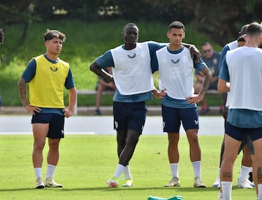 El Almer¨ªa rechaza una oferta por Lopy del Stade Bretois y conversa con el Parma