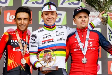 Evenepoel repite exhibición en Lieja con Pogacar en el hospital