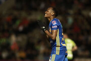 Quiñones pasó por varios equipos antes de recibir su primera oportunidad con Tigres. En el torneo Apertura, solo anotó en una oportunidad, esto en 16 partidos. En el Clausura tuvo mejores cifras con tres tantos, pero la realidad es que su producción es reemplazable, especialmente en un club con el poder adquisitivo de los Felinos. 

Parece que el atacante colombiano seguirá en la institución para el próximo torneo, quizá, su última oportunidad de dejar su huella y asegurar su continuidad a largo plazo. 