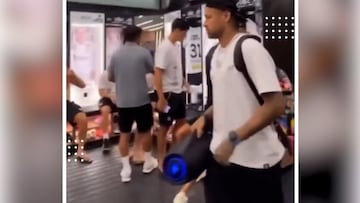 Rumores de ruptura en el vestuario de Santos con Neymar y se viraliza este clip suyo llegando