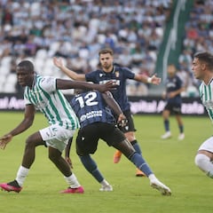 Fomeyem y Alves ‘desaparecen’ de los planes de Ania