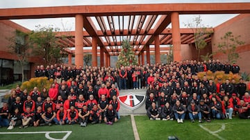 La foto oficial del equipo varonil y femenil del Atlas.