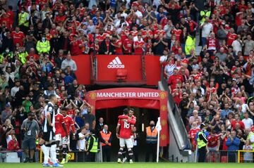 Un pase de Matic al hueco lo aprovecha Cristiano para anotar el segundo gol en su vuelta a Old Trafford.