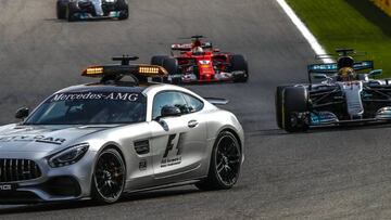 Lewis Hamilton y el resto de pilotos tras el Safety Car en el GP de Bélgica de F1.