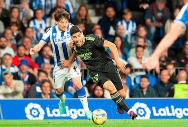 David Silva y Marco Asensio en una acción del partido que se disputa en el Reale Arena.