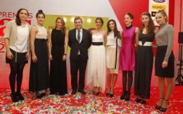 Premios AS 2014. Miguel Cardenal con las premiadas Ángela Salvadores, Carolina Marín, Mireia Belmonte, Lourdes Mohedano, Sandra Aguilar, Alejandra Quereda y Artemi Gavezou.
